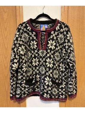 Newari Icelandic Black Hand Knit Wood Buttons 100% Wool Chunky Sweater Pockets M